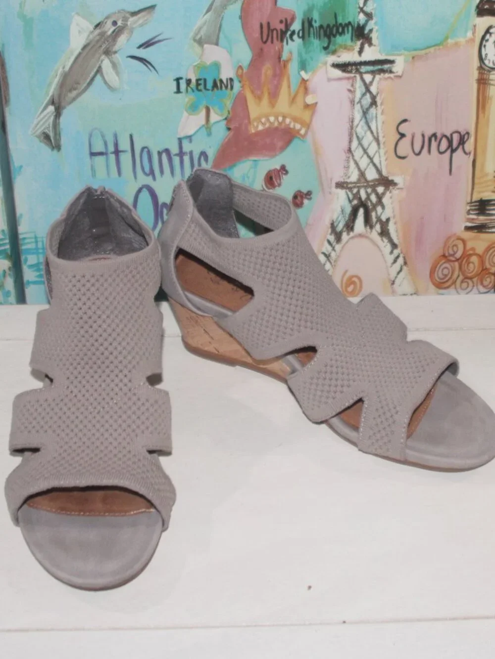 11A   NICE LADIES EURO SOFT WEDGE SANDALS - 8 1/2 - BEIGE